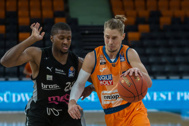 中留下了不 中留下了不